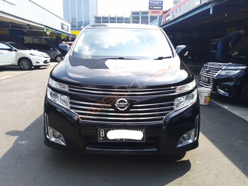 Mobil Nissan Elgrand 2013