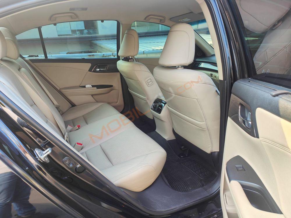 Mobil Honda Accord 2016