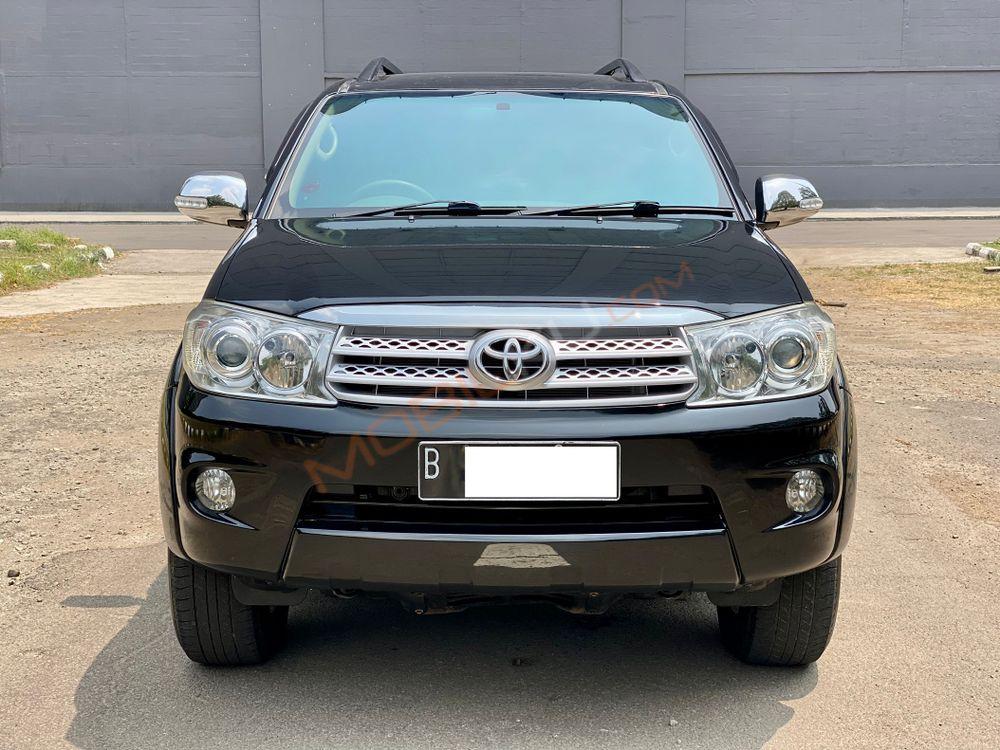 Mobil Toyota Fortuner 2011