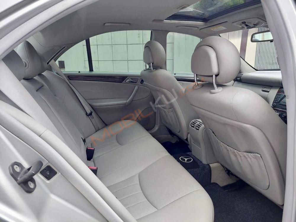 Mobil Mercedes-Benz C-Class 2005