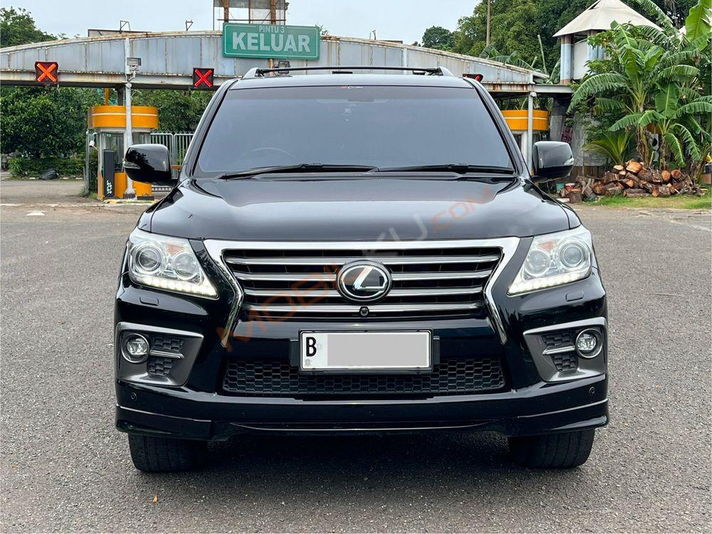 Mobil Lexus LX 2015