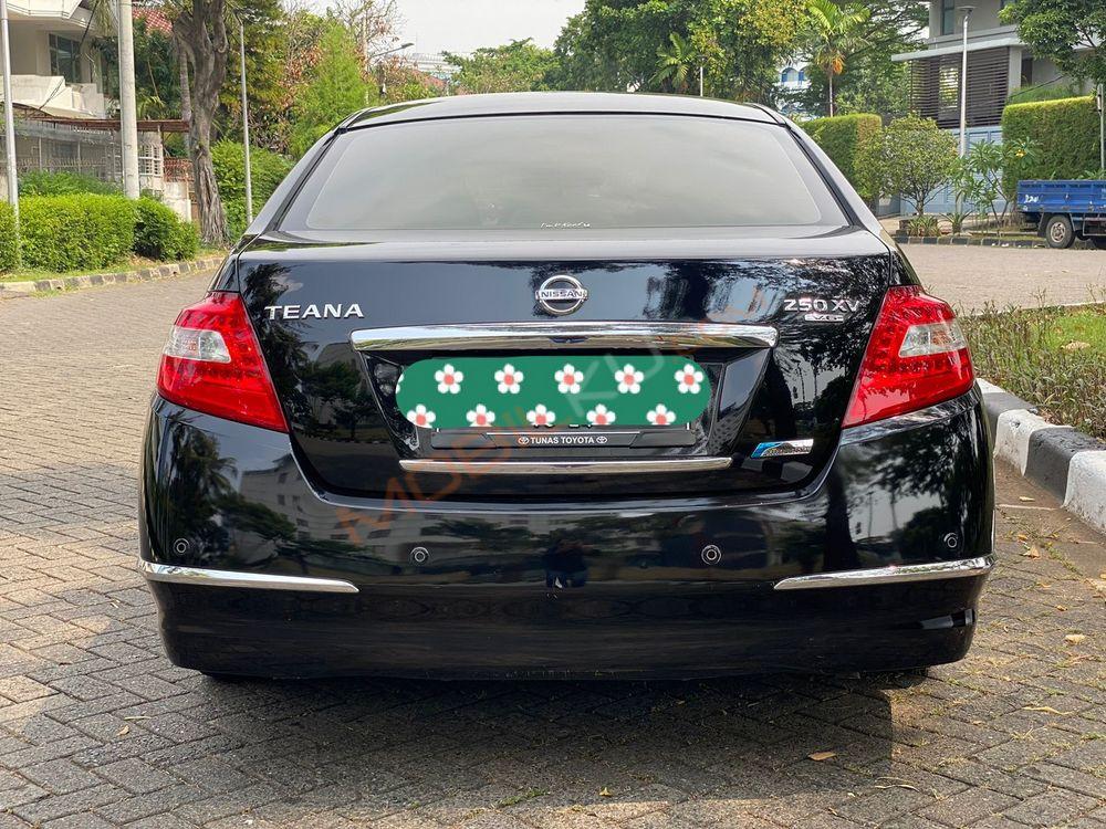 Mobil Nissan Teana 2010