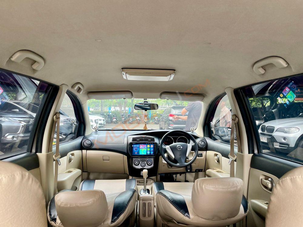 Mobil Nissan Livina 2015