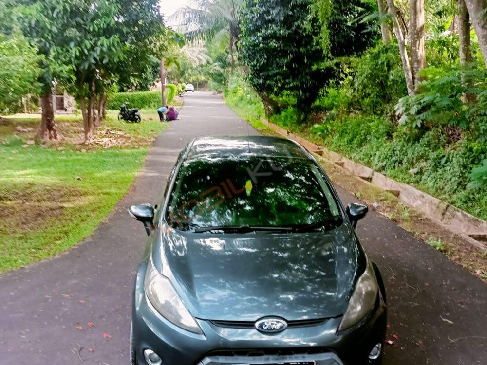 Mobil Ford Fiesta 2011