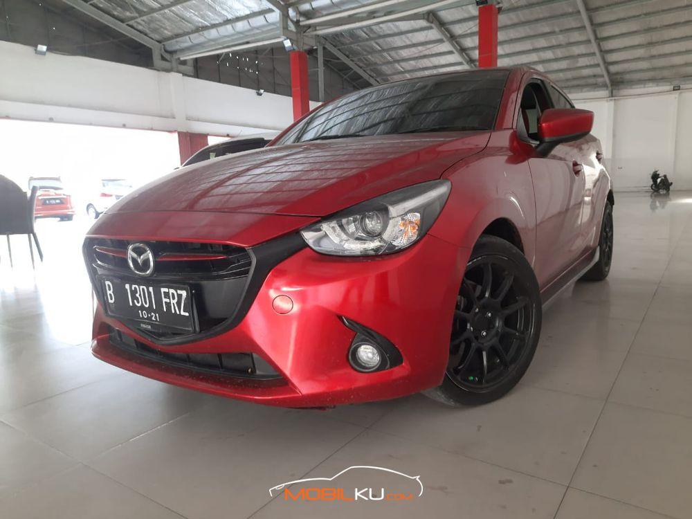 Mobil Mazda 2 Hatchback 2016