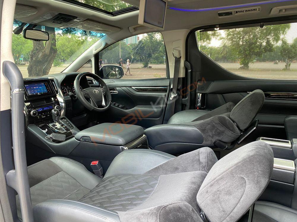 Mobil Toyota Vellfire 2015