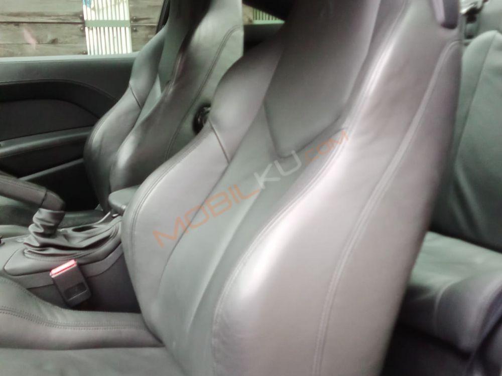 Mobil Peugeot RCZ 2012