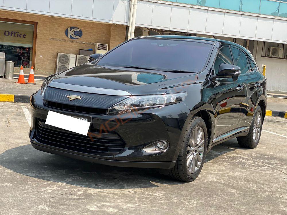 Mobil Toyota Harrier 2015