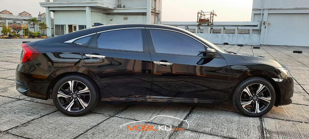 Mobil Honda Civic Sedan 2016