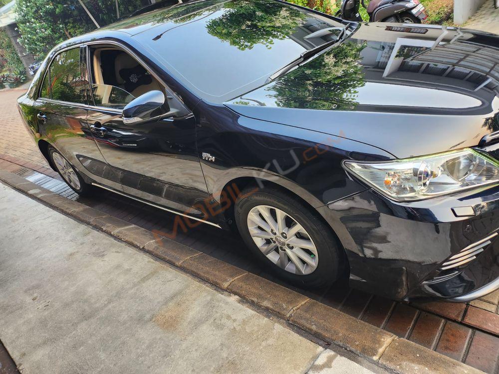 Mobil Toyota Camry 2013