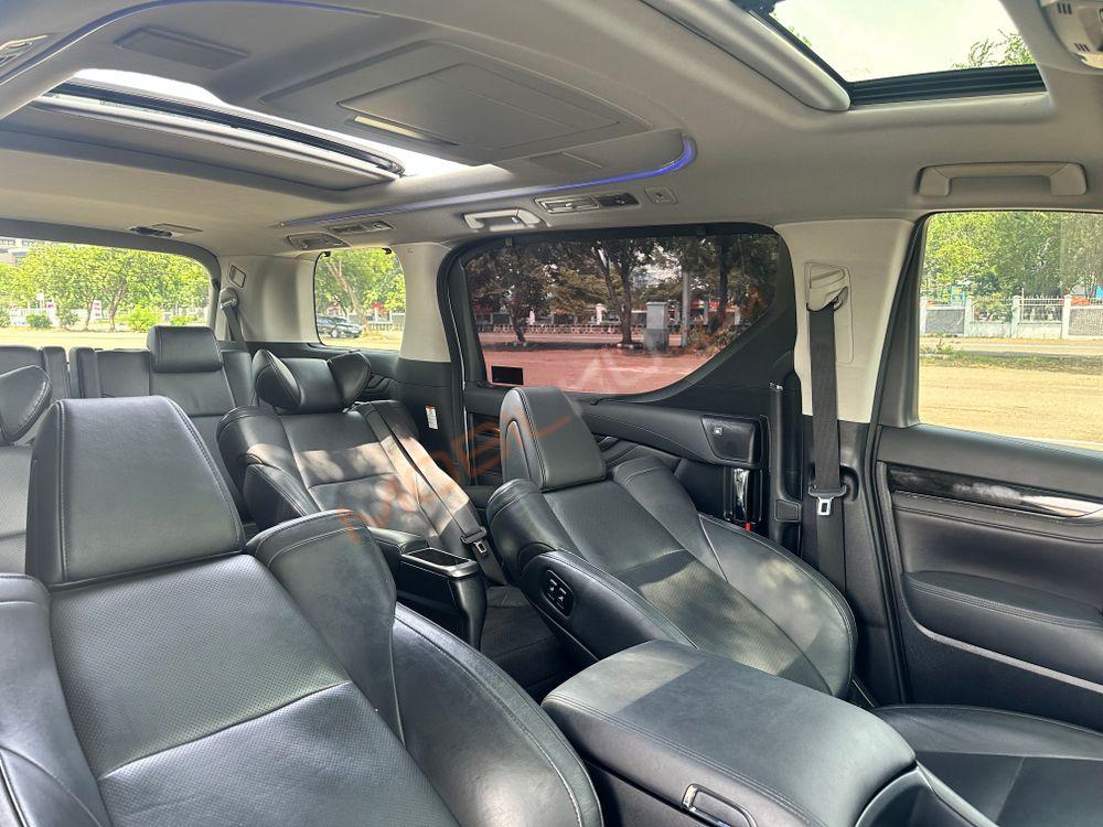 Mobil Toyota Alphard 2016