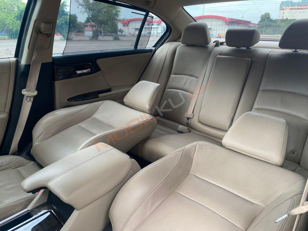 Mobil Honda Accord 2013