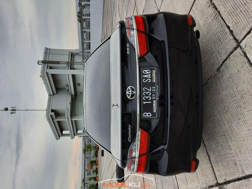 Mobil Toyota Camry 2017