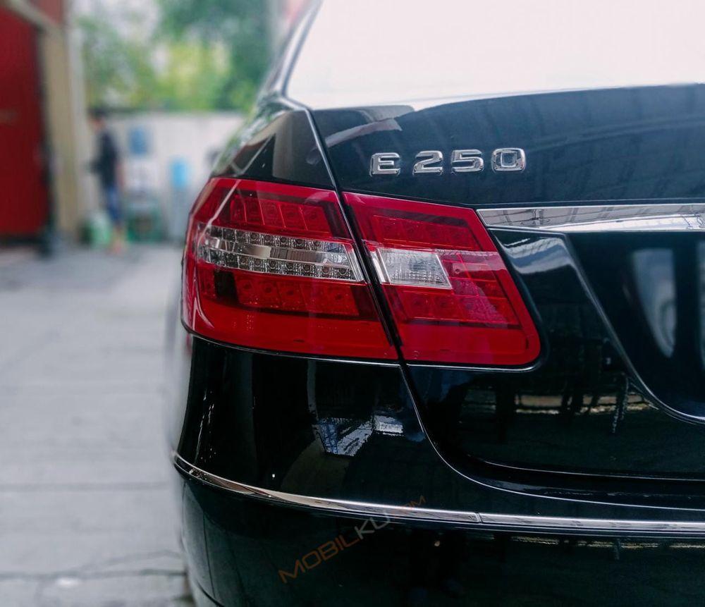 Mobil Mercedes-Benz E-Class 2011