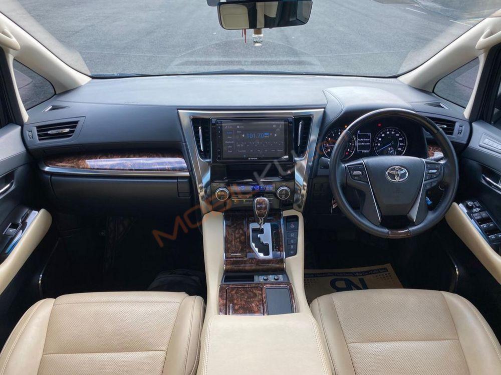 Mobil Toyota Alphard 2020