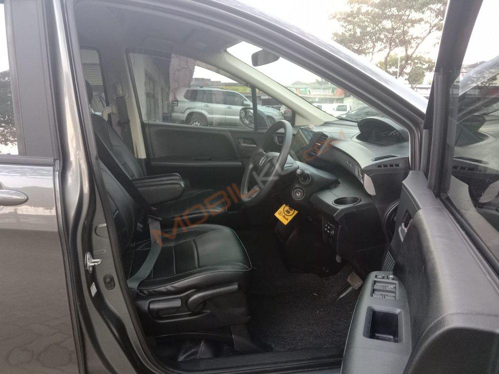 Mobil Honda Freed 2013