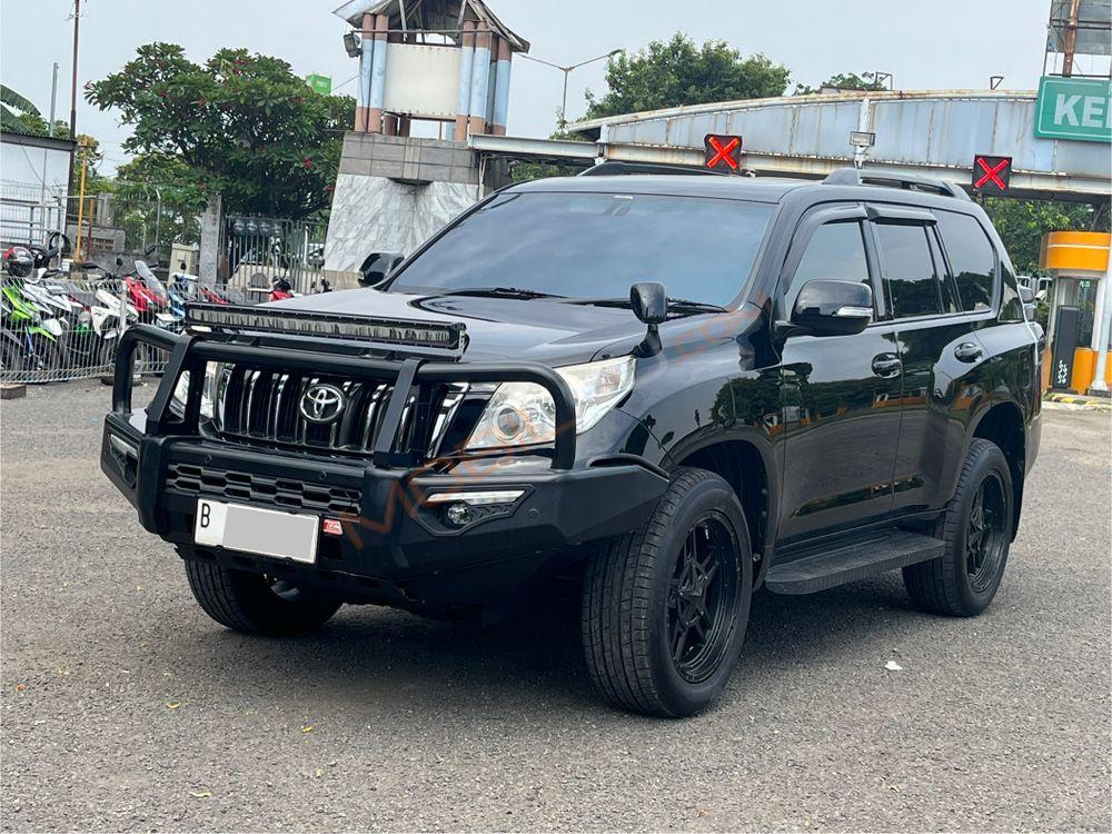 Mobil Toyota Land Cruiser 2013