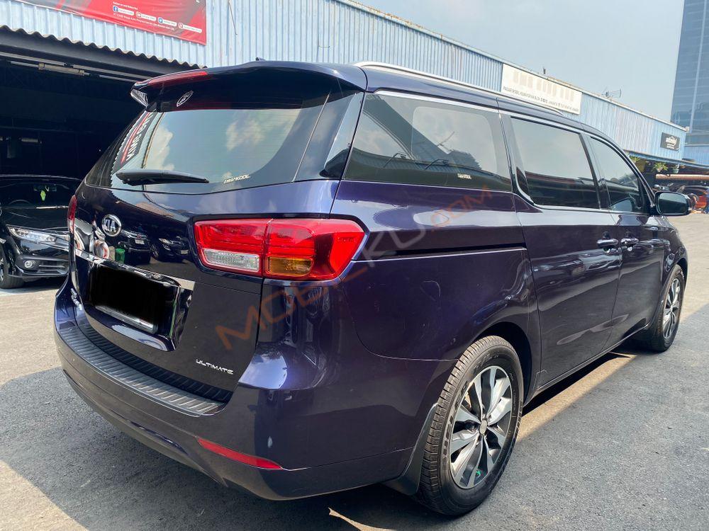 Mobil Kia Sedona 2017