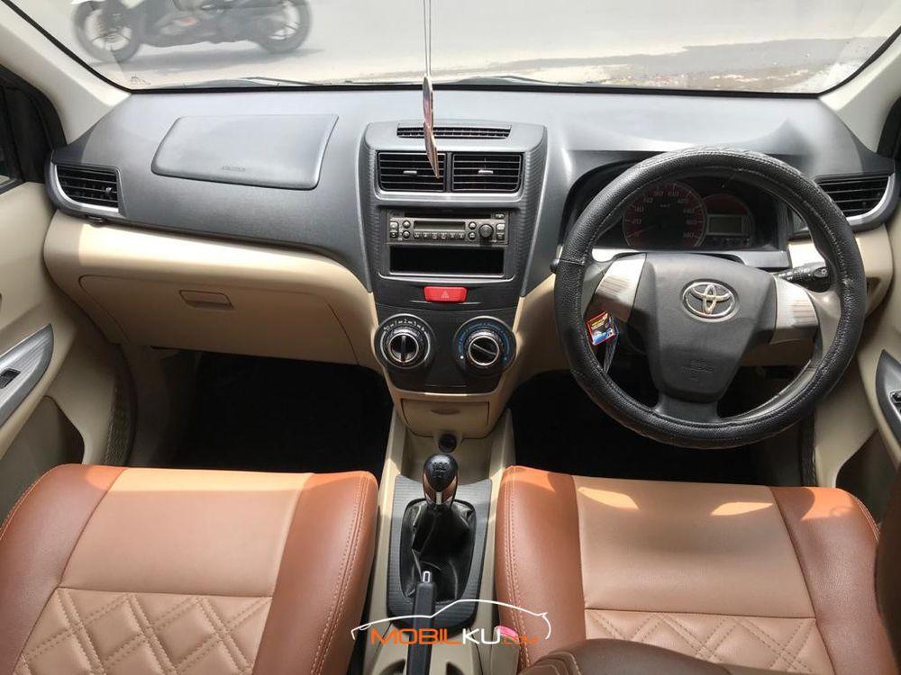 Mobil Toyota Avanza 2015