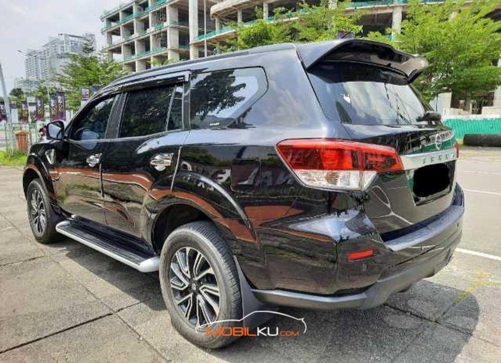 Mobil Nissan Terra 2018