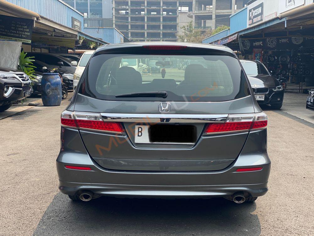 Mobil Honda Odyssey 2012