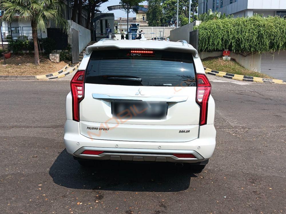 Mobil Mitsubishi Pajero 2021