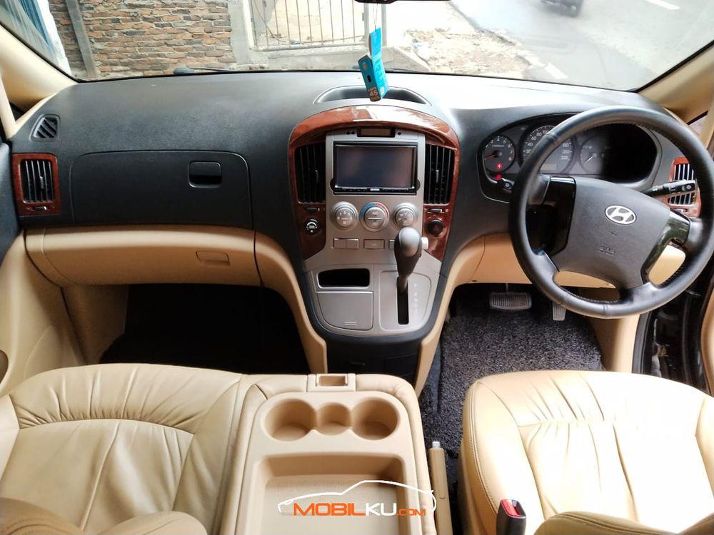 Mobil Hyundai H-1 2012