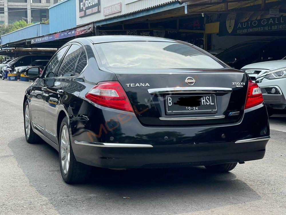 Mobil Nissan Teana 2010