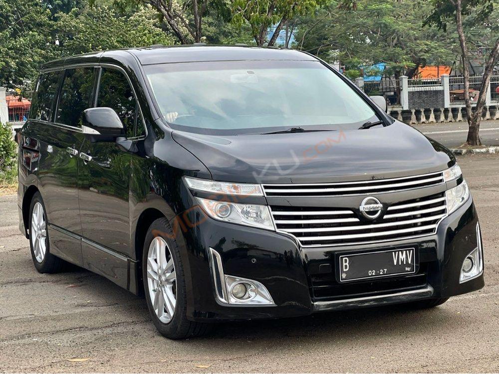 Mobil Nissan Elgrand 2013