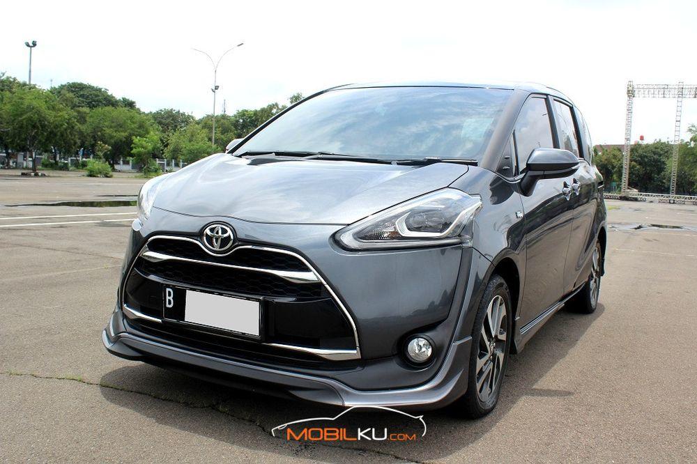 Mobil Toyota Sienta 2018