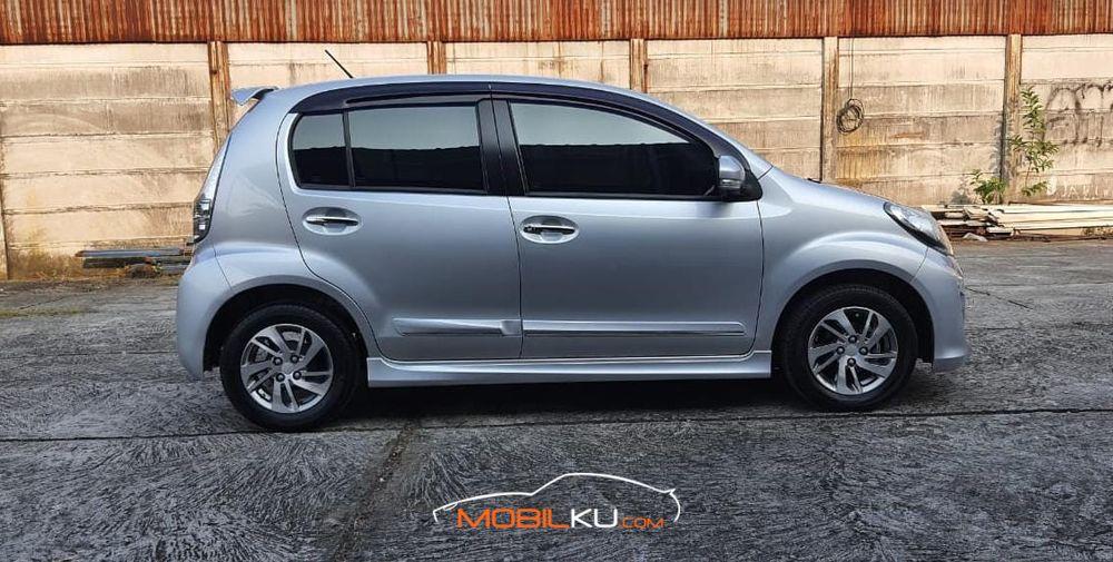 Mobil Daihatsu Sirion 2015