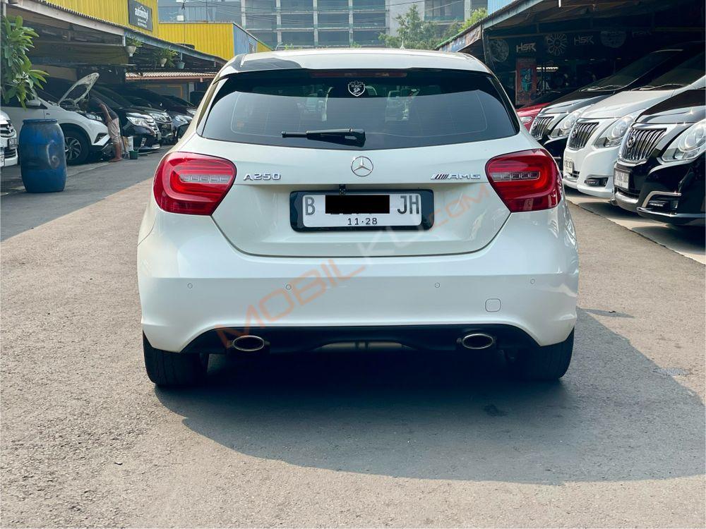 Mobil Mercedes-Benz A-Class 2013