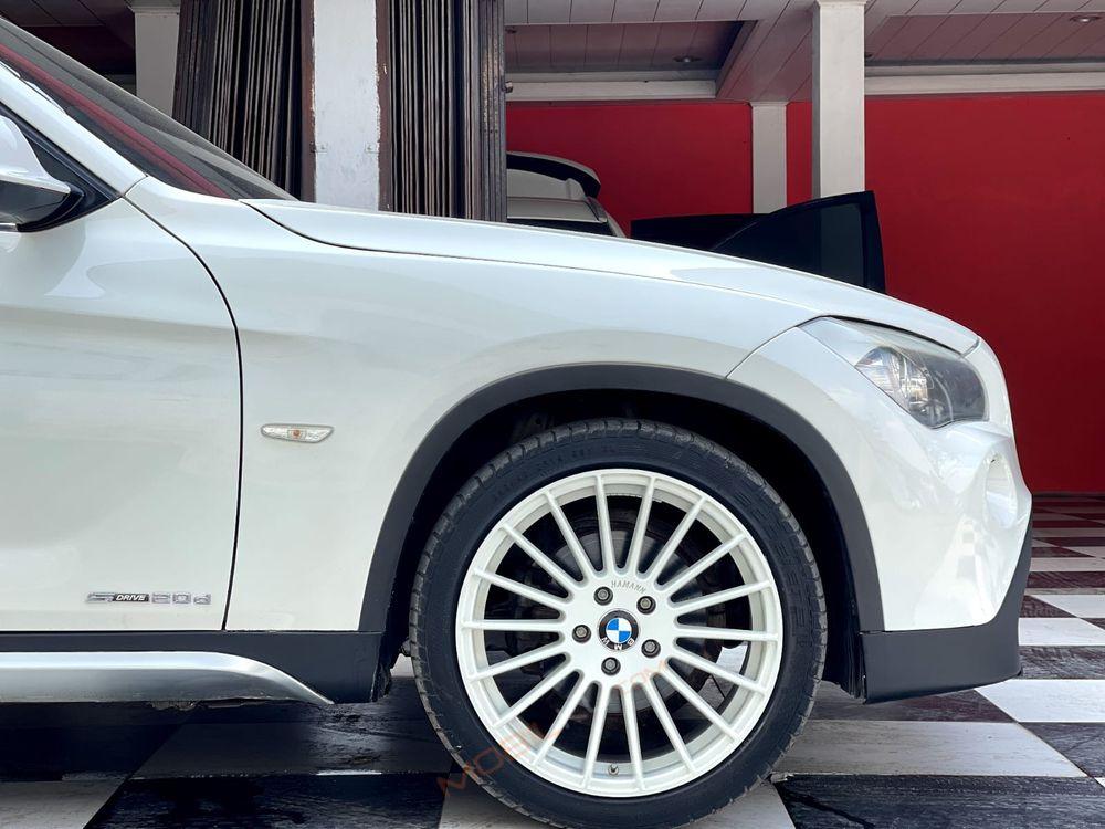 Mobil BMW X1 2012