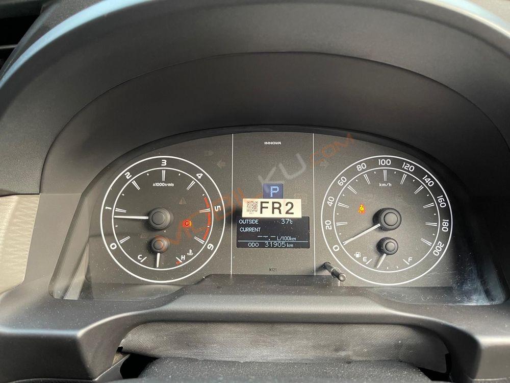 Mobil Toyota Kijang Innova 2022