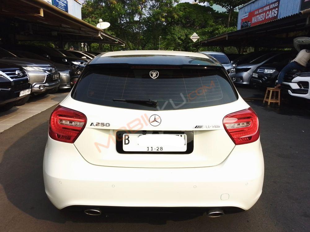 Mobil Mercedes-Benz A-Class 2013