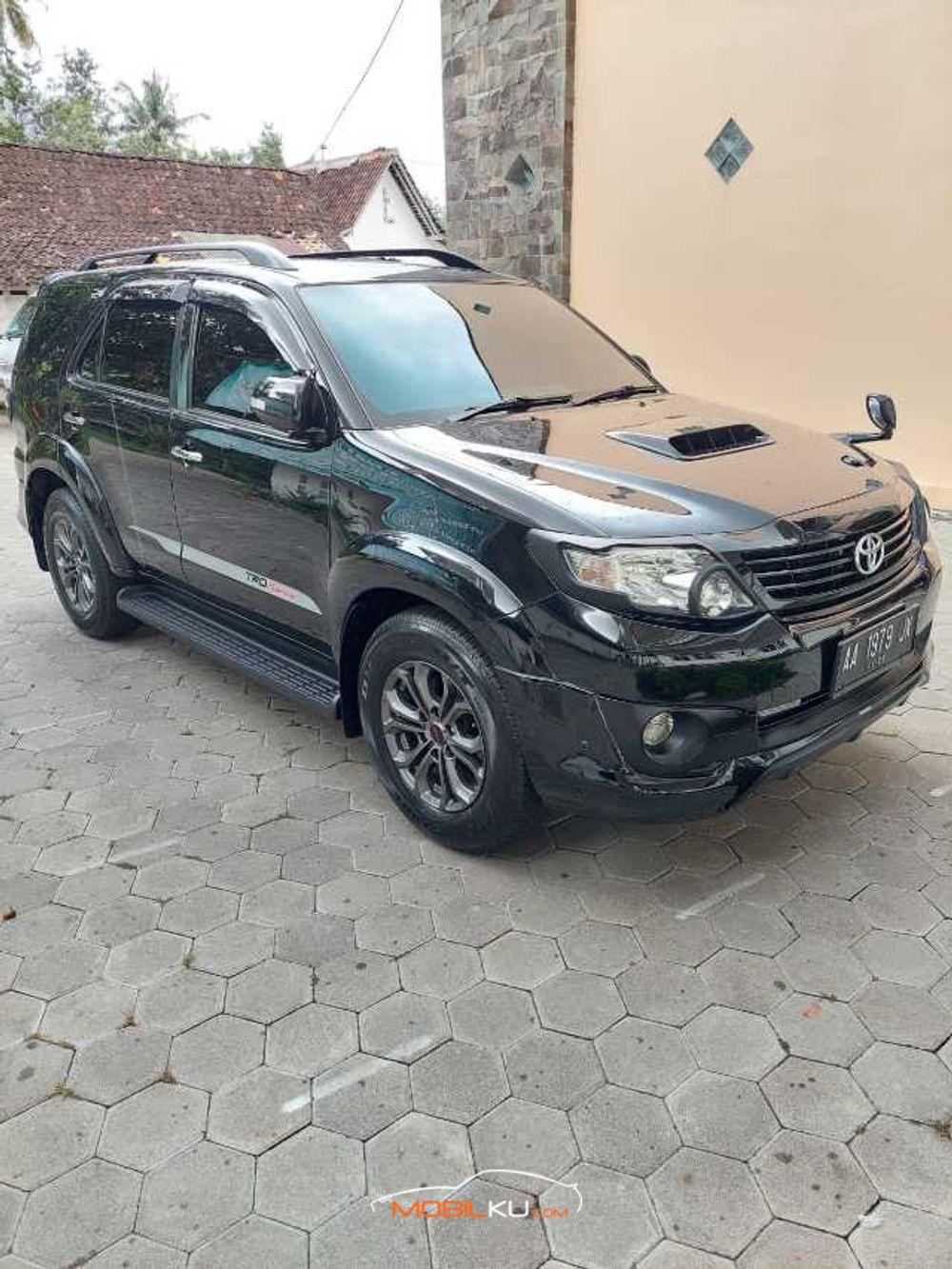 Mobil Toyota Fortuner 2014