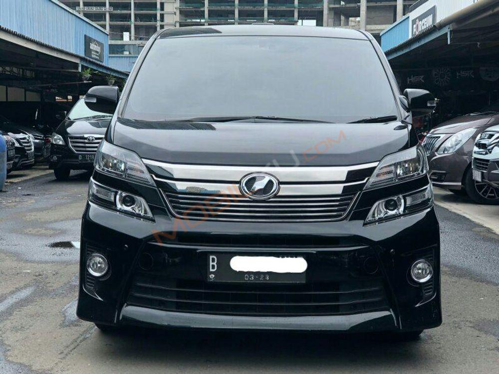 Mobil Toyota Vellfire 2014