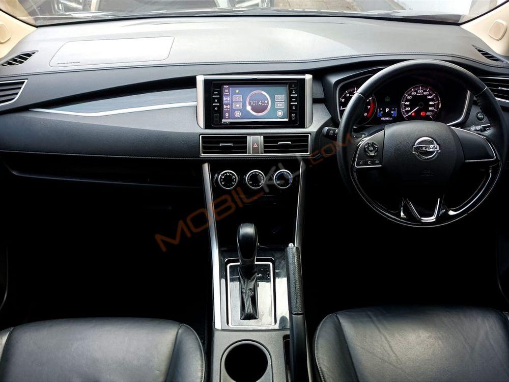 Mobil Nissan Livina 2019