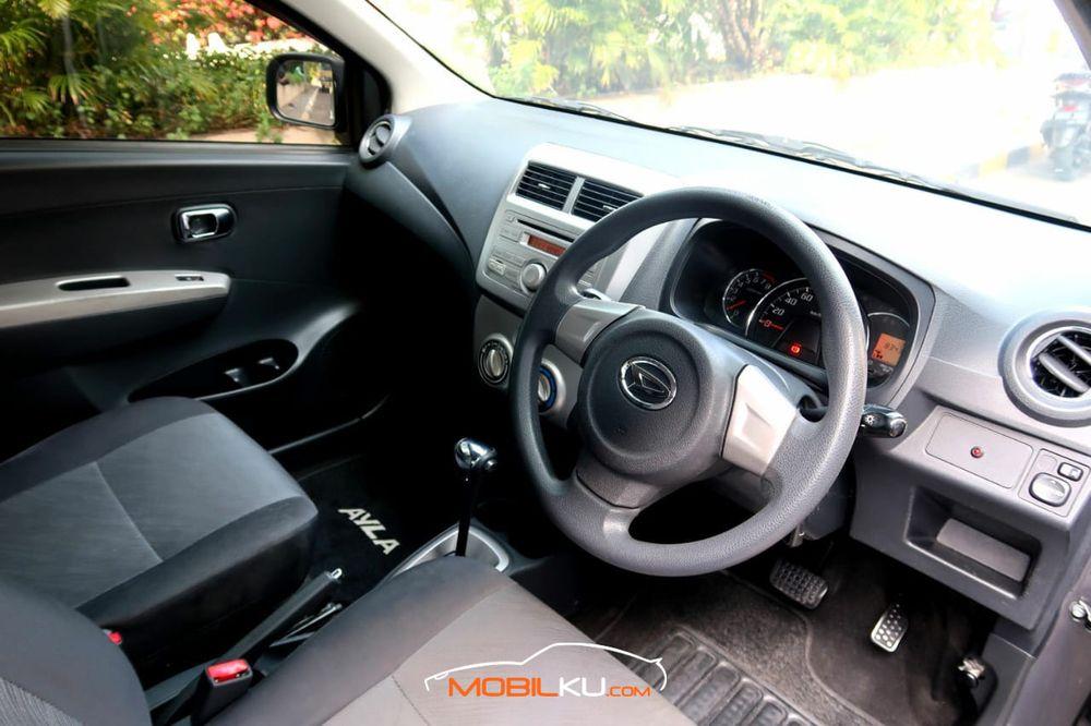 Mobil Daihatsu Ayla 2015