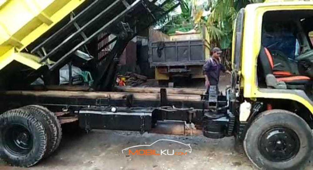 Mobil Mitsubishi Colt 2011