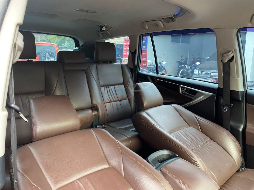 Mobil Toyota Kijang Innova 2016