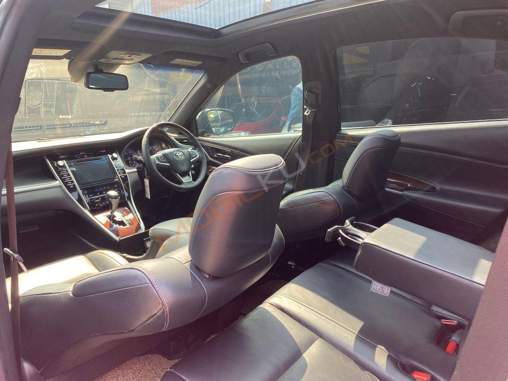 Mobil Toyota Harrier 2015