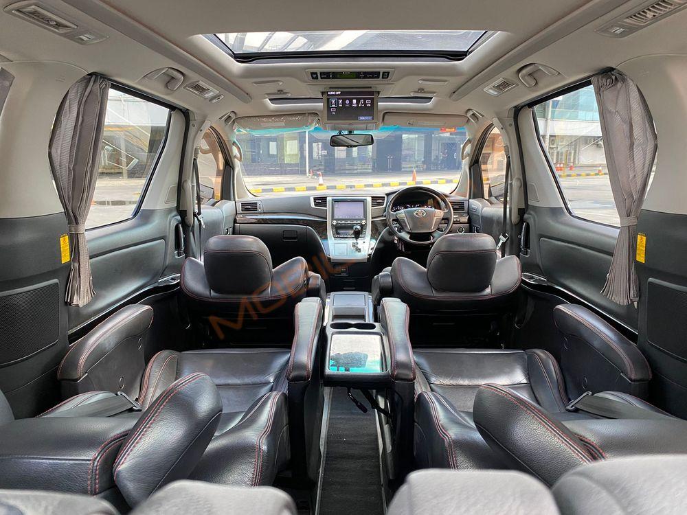 Mobil Toyota Vellfire 2014