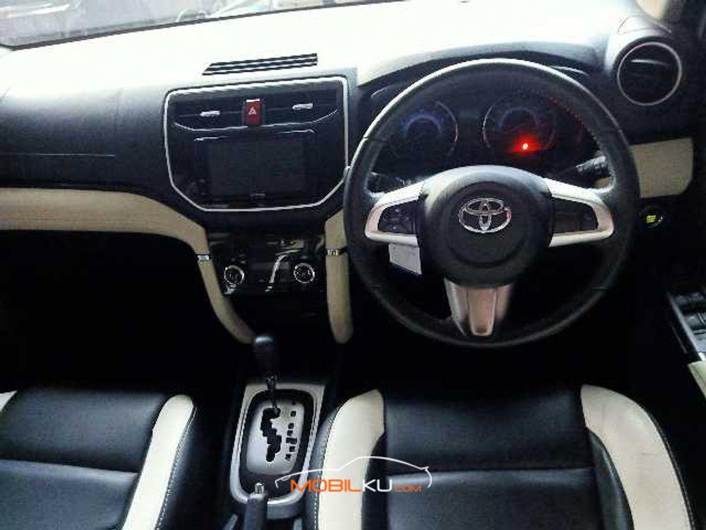 Mobil Toyota Rush 2018