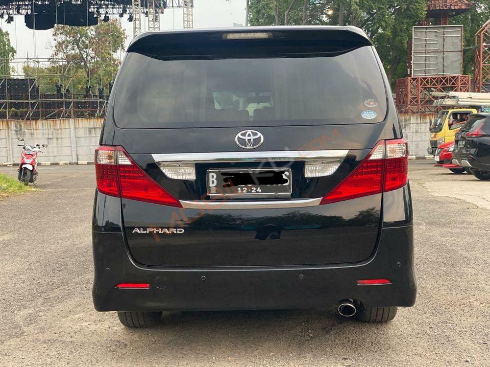 Mobil Toyota Alphard 2009