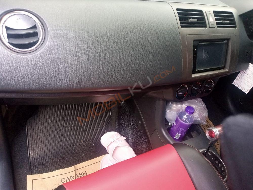 Mobil Suzuki Swift 2010