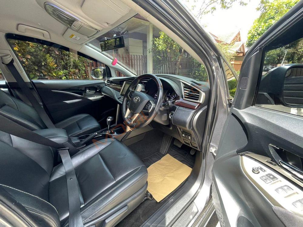 Mobil Toyota Kijang Innova 2017