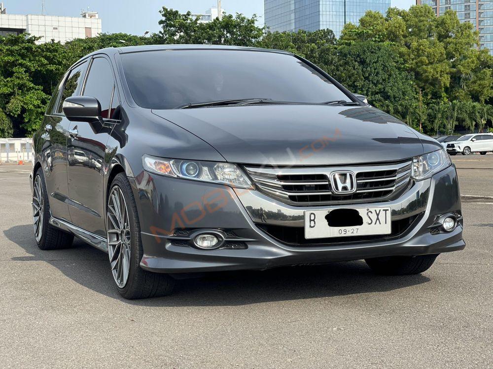 Mobil Honda Odyssey 2012
