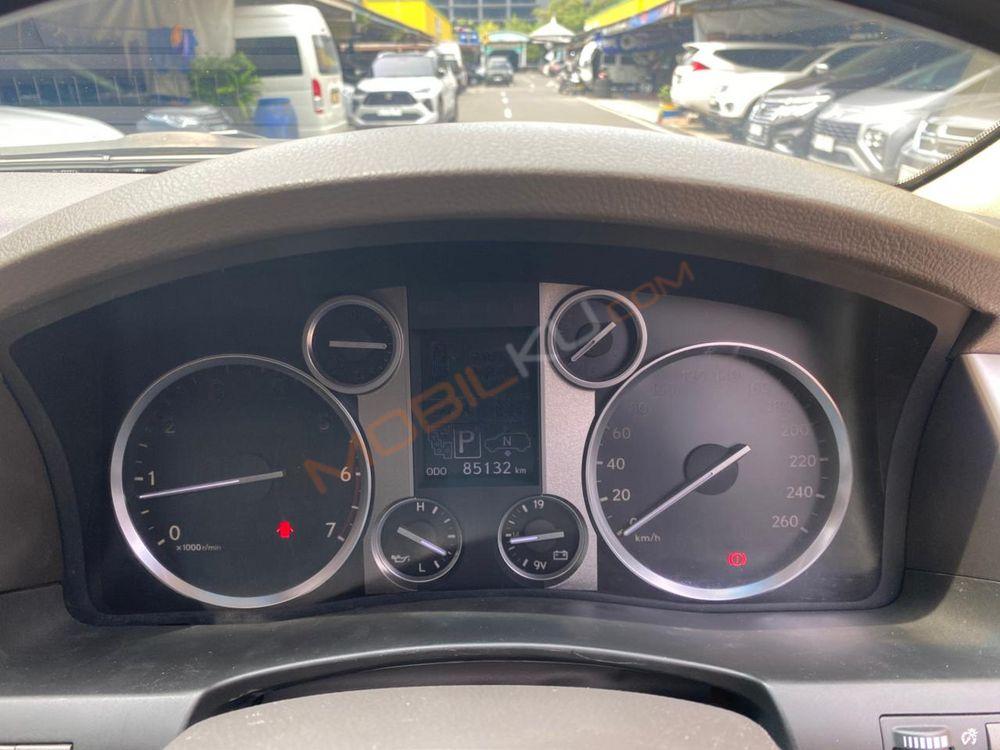 Mobil Lexus LX 2013