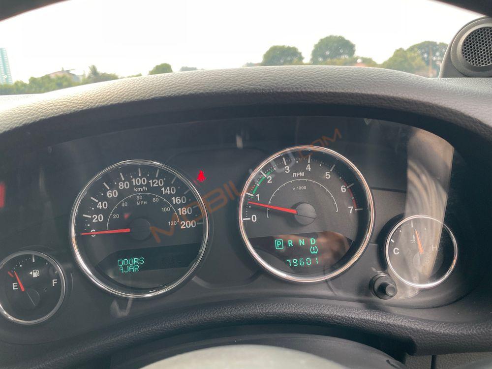 Mobil Jeep Wrangler 2011